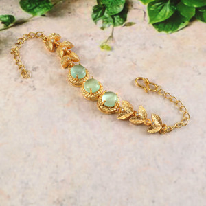 Pulsera de latón chapado en oro con múltiples gemas de cristal, cadena ajustable, elegante y moderna, diseño llamativo para bodas unisex - Product Image 2