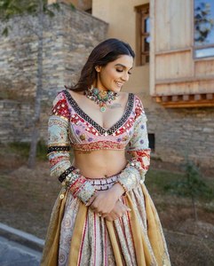 Lehenga Choli de Seda Multicolor Pastel con Dupatta de Diseño |   Ropa Tradicional Gujarati para Fiestas para Mujeres - Product Image 2