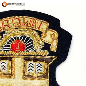 Badges brodés de luxe pour uniformes d'hôtels et d'hôtellerie avec design personnalisé, écologiques et durables - Product Image 5