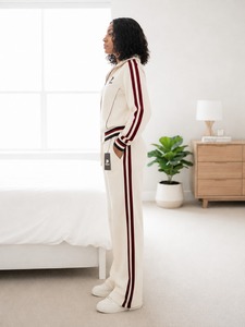 Conjunto Deportivo Casual de Dos Piezas con Capucha para Mujer, Diseño Sólido, Tela Suave y Ajuste Cómodo para Entrenamiento y Uso Diario - Product Image 5