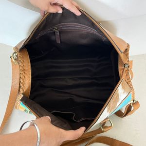 Bolso de Mano Grande y Ligero, Pintado a Mano con Diseño de Cactus del Desierto, de Cuero Genuino de Vaca, Tipo Duffle, para Mujer - Product Image 6