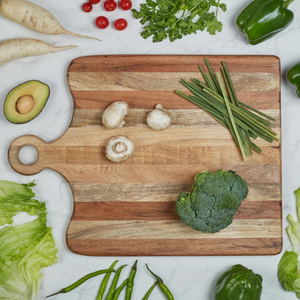 Planche à découper carrée en bois de haute qualité, design moderne et simple avec poignées, pour la cuisine, avec trou de suspension. - Product Image 6