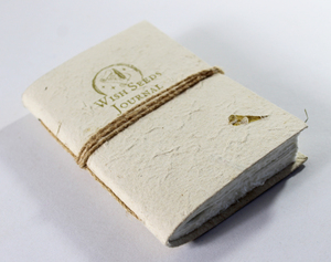 Bloc-notes personnalisé à spirales avec couverture souple en Lokta, papier de chanvre, pétales de fleurs et herbes – Cadeau - Product Image 1
