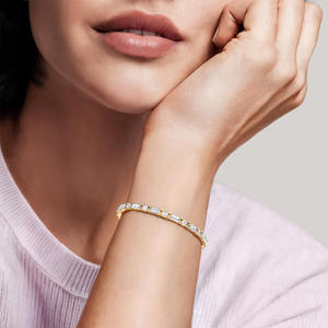 Pulsera de tenis con diamantes de corte redondo y baguette alternados, engastados en bisel, de eternidad completa - Product Image 4