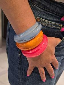 Brazalete de Resina con Superficie Facetada, Brazalete Acrílico Grueso con Patrón de Mármol, Joyería de Mano para Mujer, Accesorios de Moda, Pedido al por Mayor - Product Image 4