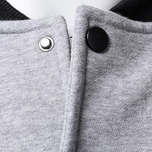 Veste universitaire écologique, corps en polyester recyclé, bordures en coton biologique, matériaux durables, personnalisable. - Product Image 4