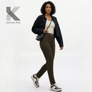 Pantalon bordeaux pour femme en coton et élasthanne, sergé 360 GSM, extensible, tissu écologique, fabrication OEM ODM, vente en gros personnalisée - Product Image 1