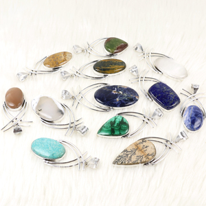Lote de Joyería de Cristal Hecha a Mano al por Mayor: Colgantes de Piedras Preciosas Naturales Mixtas con Engaste Moderno Plateado en Plata - Product Image 3