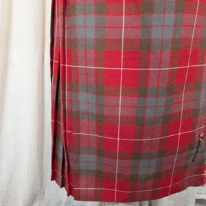 กระโปรงกิ๊ลท์ลายสก็อตแบบดั้งเดิมสีแดงซีดจาง ผ้าขนสัตว์ 100% จับจีบสำหรับผู้หญิง - Product Image 2