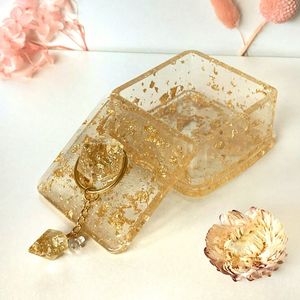 Boîte à bijoux moderne et attrayante en résine avec finition haut de gamme pour un rangement élégant des bijoux et une décoration intérieure personnalisable - Product Image 6