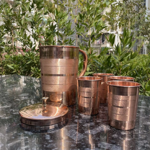 เหยือกทองแดงสำหรับดื่มน้ำ ผลิตด้วยงานฝีมืออินเดียแท้ๆ พร้อมคุณประโยชน์ต่อสุขภาพ เหมาะสำหรับโยคะที่บ้านหรือใช้เป็นของขวัญ - Product Image 1