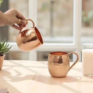 Mug en cuivre pur, nouveau design, finition martelée, mug Moscow Mule en cuivre avec poignée dorée - Product Image 4