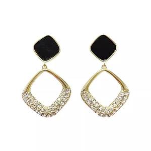 Boucles d'oreilles pendantes de luxe unisexes en or rose 18 carats plaqué or, serties de diamants ronds taille brillant, cadeau de mariage ou de fiançailles, bijoux - Product Image 3