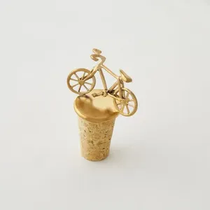 Tapón de botella de metal grabado personalizado con nombre o fecha, regalo ideal para amantes del vino y ocasiones especiales - Product Image 4