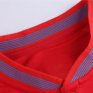 Uniformes de fútbol personalizables disponibles para pedidos al por mayor. Varios tamaños, colores y estilos para combinar con las preferencias del equipo y del jugador. - Product Image 6