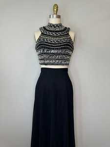 <b>Women's</b> Sequined Halter Crop <b>Tank</b> <b>Top</b> <b>Black</b> Floral Sleeveless Embroidered Lace Knit Blouse Front Logo Sexy & Club - Product Image 3