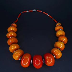 Collier tendance minimaliste en résine émaillée de haute qualité, motif ange, pour femmes et jeunes filles, bijoux de mariage audacieux et modernes - Product Image 1