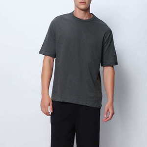 เสื้อยืดสตรีทแวร์ผู้ชายขายส่ง ปักลายขาดๆ แบบทำสีเอซิด ย่อยสลายได้ ระบายอากาศได้ดี ผลิตจากผ้าฝ้ายออร์แกนิค 100% รับสกรีนโลโก้ รวดเร็ว - Product Image 3