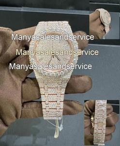 Montre de luxe pour homme personnalisée avec cadran en verre serti de diamants ronds en moissanite VVS1, bracelet en acier inoxydable, fermoir, résistance à l'eau 10 bars - Product Image 2