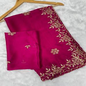 Sari de Seda Rangoli Suave Premium VASTRA COTTAGE con Bordado Floral Tradicional Dorado Zari y Borde Calado - Product Image 1