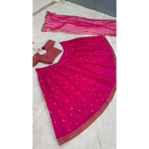 Conjunto de Lehenga Choli de Fiesta para Mujer de Diseñador con Intrincados Bordados de Lentejuelas y Zari - Product Image 1