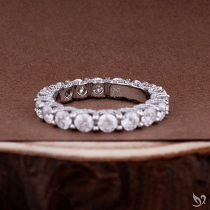 Anillo de Boda con Diamantes Redondos en Banda Completa, 4.15 TCW, Corte Brillante, Montura Compartida - Product Image 3