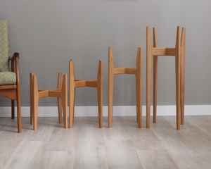 Support pour plantes en bois de hêtre naturel, fabriqué en bois dur massif avec pot surélevé, design minimaliste, idéal pour l'affichage de plantes d'intérieur - Product Image 2