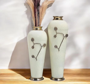 Vase de sol de luxe moderne en métal martelé blanc, fer et aluminium, avec motif feuille d'or, fait main, de haute qualité, résistant à la rouille, en laiton, pour mariage - Product Image 4