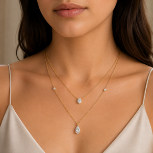 สร้อยคอเพชรเลี้ยงในห้องปฏิบัติการเคลือบทอง 18K |   จี้หินหลายเม็ดทรงลูกแพร์ |   เครื่องประดับงานแต่งงานสุดหรู VVS ของขวัญสำหรับผู้หญิง - Product Image 1