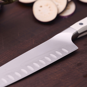 Couteaux de cuisine Santoku blancs à trois rivets avec lame ovale alvéolée argentée pour trancher les aubergines, hacher les légumes et couper en dés - Product Image 5