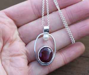 Collar con colgante de rubí y perla hecho a mano, plata de ley, piedra de nacimiento de julio, elegante joya de piedras preciosas, regalo para ella - Product Image 4