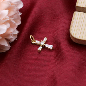 Pendentif Croix en Argent Sterling 925 Plaqué Or avec Zircon Cubique pour la Fabrication de Bijoux DIY - Vente en Gros - Product Image 5