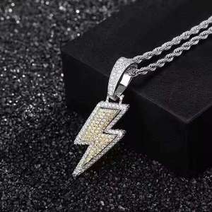 Colgante de Plata de Ley 925 Chapado en Oro de 18K con Moissanita Estilo Rayo de Trueno, Joyería Unisex Estilo Hiphop - Product Image 3