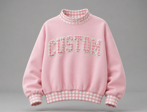 Sudadera Rosa para Mujer, Cuello Redondo, Detalles a Cuadros, Estampado con Letras Personalizadas, Ropa de Otoño, Corte Regular, Manga Larga, Tejido de Algodón - Product Image 1