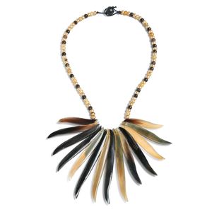 Collier en corne de buffle écologique et durable, pendentif en corne de vache naturelle, sans produits chimiques, fait main, style moderne rustique, bijou de mariage - Product Image 1