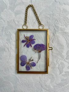 Cadre photo flottant moderne en laiton avec double vitrage pour fleurs pressées, décoration murale pour la maison - Product Image 4