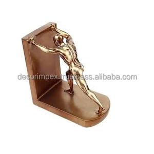 Deux paires de serre-livres en résine unique pour homme de levage Home Decor Sculpture Serre-livres Texture forte et trou de suspension furtif sur le dos. - Product Image 4