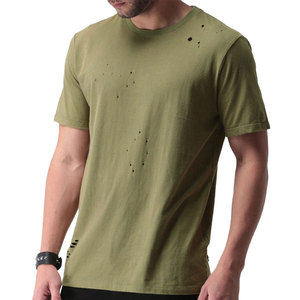 T-shirt en coton respirant, conçu pour un confort tout au long de la journée, avec finition premium et effet vieilli. - Product Image 1