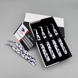 Pinzas Profesionales para Pestañas Lucky Lash Tools, de Acero Inoxidable con Diseño de Guepardo, Punta Suave, Precisión y Volumen, Antiestáticas - Product Image 4