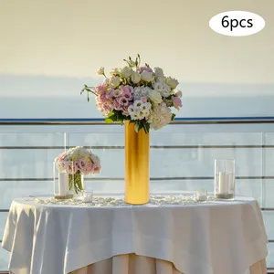 Florero de Metal Dorado Contemporáneo Hecho a Mano, Soporte Premium para Arreglos Florales para Arquitectos, Diseñadores de Interiores y Casas de Lujo - Product Image 3
