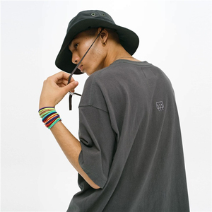 T-shirt noir à manches courtes pour homme avec imprimé globe, coupe classique, style décontracté, 100 % coton jersey, col rond, logo sur le devant - Product Image 3
