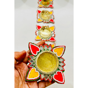 Porte-bougie artisanal en perles et miroirs |   Diya ethnique en métal coloré | Cadeaux de retour pour mariage indien traditionnel et décorations de Diwali - Product Image 2