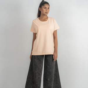 T-shirt streetwear haut de gamme pour femme – T-shirt minimaliste et élégant pour le quotidien – Haut tendance pour femme – Chemise urbaine pour femme - Product Image 4