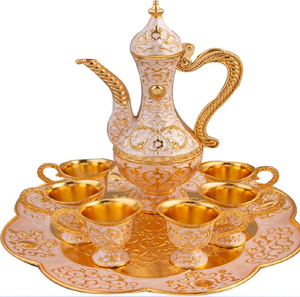 Service à thé vintage en laiton avec des accents en forme de croissant de lune sur un plateau tressé. Charme rustique disponible à prix de gros. - Product Image 2