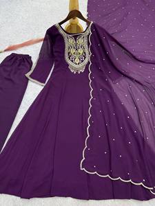 Ensemble Kurta et pantalon en soie Vichitra brodée bleue avec dupatta, tenue indienne pakistanaise pour femmes, pour fêtes et mariages - Product Image 1
