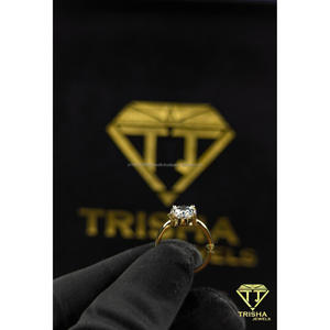 Elegante anillo de compromiso con diamante moissanita de corte ovalado VVS, plata de ley 925 chapada en oro amarillo, joyería de Trisha Jewels - Product Image 2