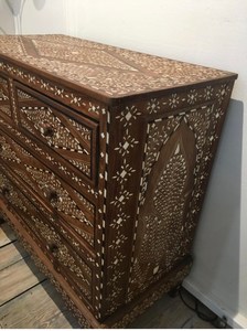 Cajón de Estilo Antiguo con Incrustaciones de Hueso, Cajón Lateral de Madera Hecho a Mano, Disponible al Mejor Precio - Product Image 2