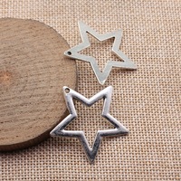 Pendentif étoile creuse à cinq branches 36x33mm en alliage de zinc découpé pour attrape-soleil céleste