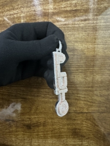 Colgante vertical con forma de letra personalizada de moissanita helada con micro pavé, de plata de ley, joyería hip hop, chapado en rodio, dije de lujo - Product Image 5