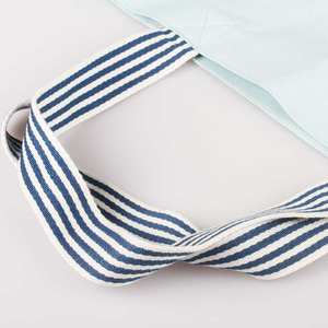 กระเป๋าผ้าแคนวาสสีขาวและสีเขียว น้ำหนักเบา เป็นมิตรกับสิ่งแวดล้อม สำหรับแฟชั่นลำลอง - Product Image 4